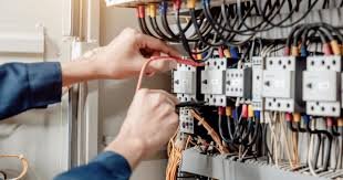 What to Consider When Looking for an Electrician Job in Gulf Countries