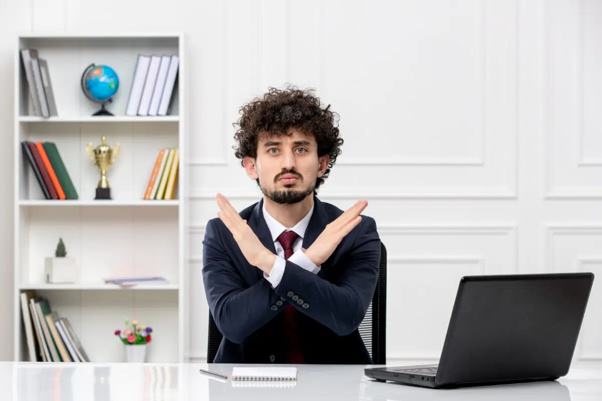 How foreigners can check Huroob status in Saudi Arabia  and how to avoid it, fix problems safely, and spot scams – an ultimate guide in 2025